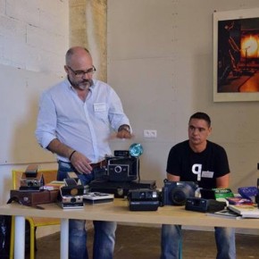 Philippe au milieu de ses appareils, le coin des techniciens