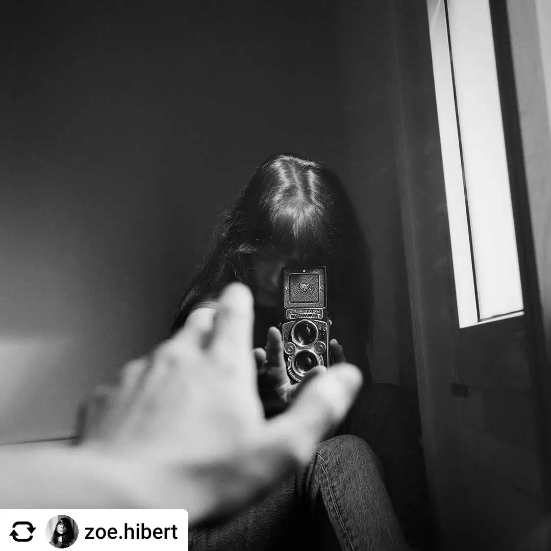 Get @reshare_app • @zoe.hibert Self portrait, Paris, May 2025

[Find all my series in their entirety on my Patreon]

#rolleiflexworld